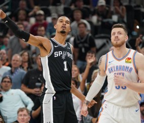2米26的库里！文班命中4个3分 狂砍28+10