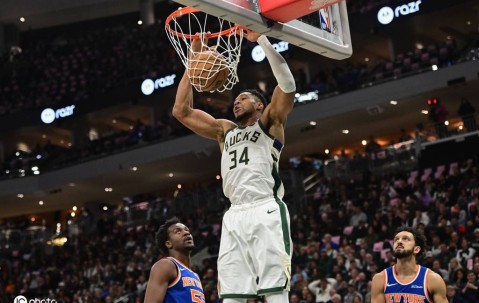 字母哥37+8+7布伦森空砍36分 雄鹿胜尼克斯