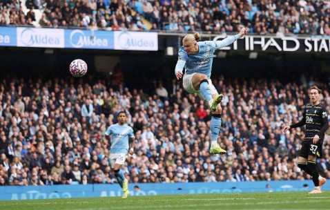 连续11场破门+刷爆英超神迹！哈兰德双响，曼城2-0埃弗顿追平枪手