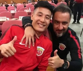 国足还考虑吗？57岁英超名帅下课：非常了解中国足球！