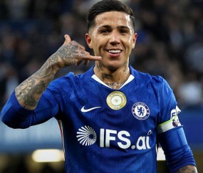 2-1！切尔西掀翻热刺，终结3场不胜，恩佐成为最大功臣：传射建功
