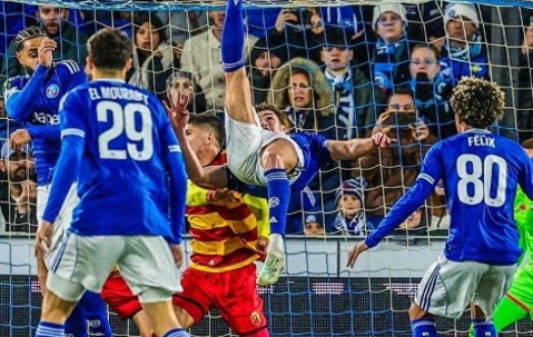 倒钩绝平+11场8球！23岁阿根廷神锋逆袭，从韧带撕裂到法甲射手王