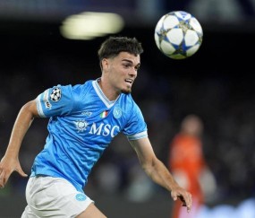 欧冠第4轮：那不勒斯对阵法兰克福，出线关键战，针锋相对