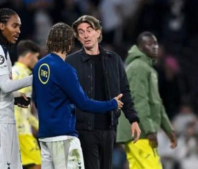 弗兰克：热刺进攻糟糕不能都怪西蒙斯 当然俱乐部多买人就容易成功