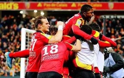 法甲中游较量：朗斯主场迎战巴黎 FC 深度剖析