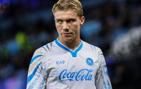 战术与激情的碰撞：揭开欧冠决赛背后的技术秘密与球员故事