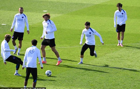 法甲焦点战：巴黎FC对决洛里昂，升班马的生死较量