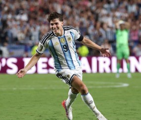 3-1！荣获全场最佳！阿根廷晋级，三大球星赛后行为，让球迷感动