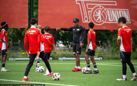 德甲球队柏林联合备战新赛季</title>
        
    <title>德甲球队柏林联合备战新赛季