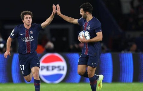 2-1！十人拜仁杀疯了：欧冠碾压巴黎+4连胜霸榜，利物浦弃将双响