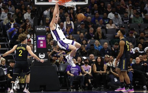 库里巴特勒缺战威少23+16+10 国王险胜勇士