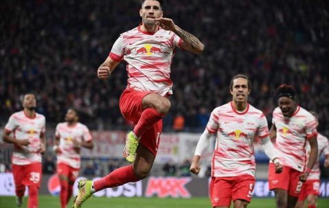 德甲对决：莱比锡红牛主场争冠，斯图加特客场冲欧战