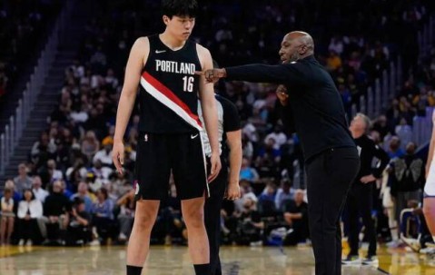 曝开拓者主帅比卢普斯因涉嫌非法赌博被FBI逮捕