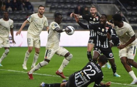 法甲焦点战：昂热VS洛里昂——攻防博弈下的胜负手与比分推演