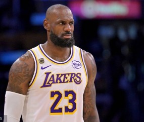 Shams：詹姆斯将继续NBA生涯 下赛季告别湖人去他队效力