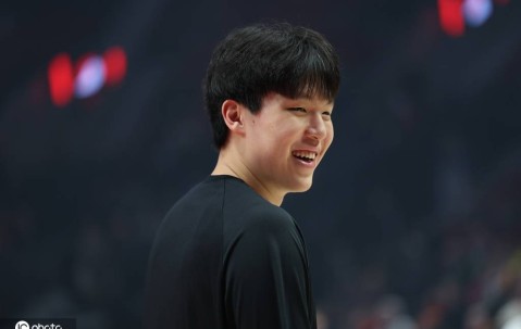 杨瀚森2米16背运过人！乐福：这是天赋 太不可思议了