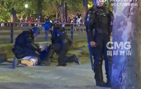 不到48小时巴黎失控，欧冠喜迎卫冕，多地暴乱四起，马克龙急出手