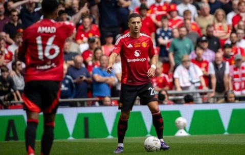 曼联两丢球暴露相同问题，一人防守遭痛批！阿莫林引援最多位置仍最弱