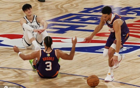 亮点！曾凡博让布克感受CBA强度 领防+掀翻狄龙