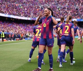 女足欧冠决赛：巴萨女足4-0大胜里昂，历史性第4次夺冠