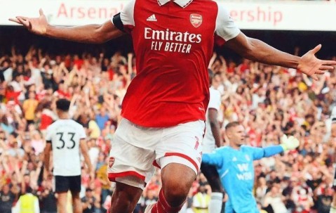 这对么？为防止皇马挖角，阿森纳给主力中后卫开出“天价”续约