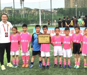 签下西甲球队职业合同的16岁少年刘凯源在重庆开启青训