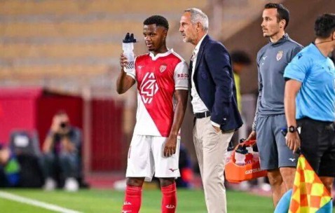 巴萨天降横财！昔日废柴在法甲重生：5场轰6球 英超3队想买他