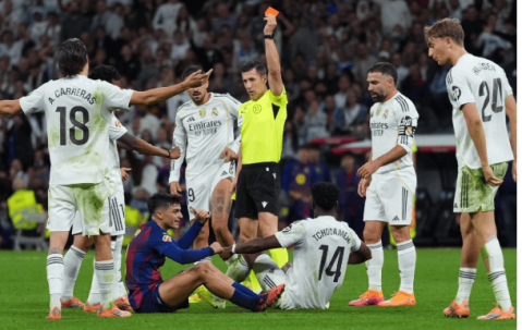 冲动的惩罚！一场2：1让西甲两大豪门付出惨重代价，1人染红6张黄牌