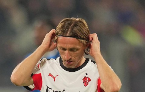 AC米兰1-1亚特兰大，双前锋意甲9轮全无进球，阵容不完整两连平