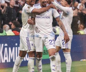 3-0弗赖堡欧联杯封王！维拉破30年冠军荒，英超有望上演欧冠盛景